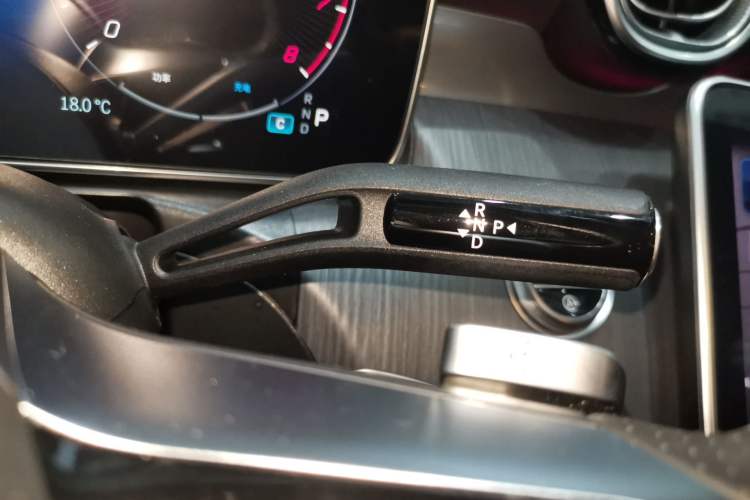 Used Mercedes-Benz C-Class 2023 Second Facelift C 260 L Sport Edition Gear Lever