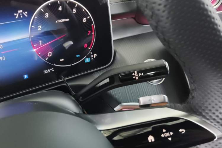 Used Mercedes-Benz C-Class 2023 Restyled C 260 L Sport Edition Gear Lever