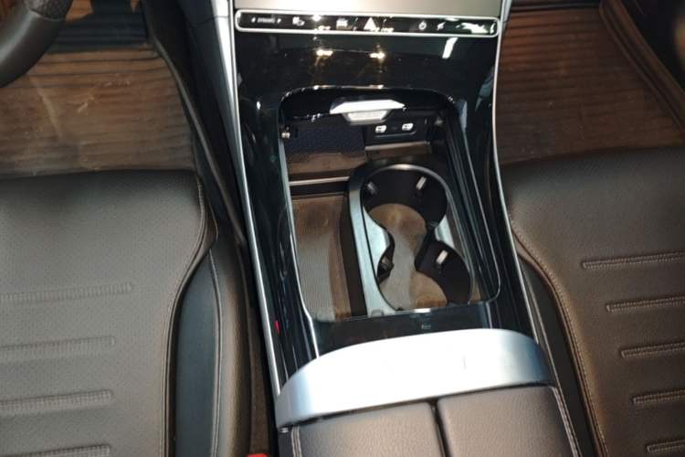 Used Mercedes-Benz C-Class 2023 Restyled C 260 L Night Edition Sports Version Gear Lever