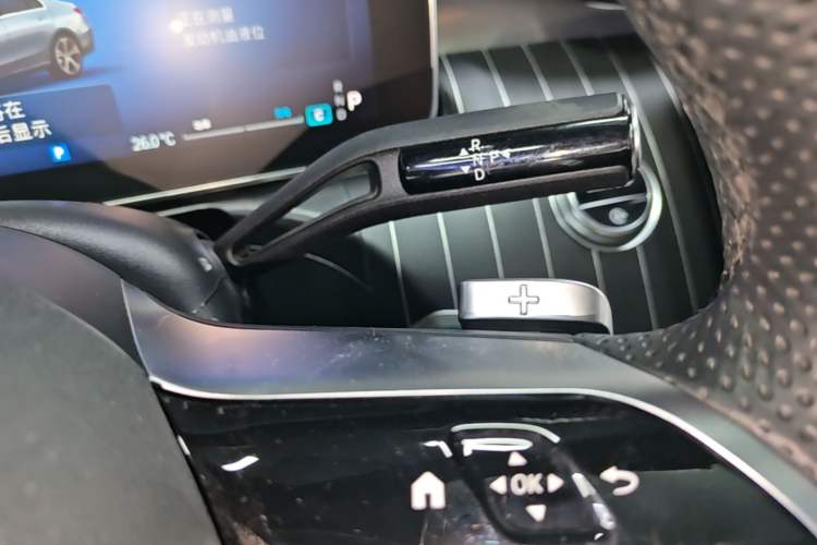 Used Mercedes-Benz C-Class 2023 Second Facelift C 260 L Sport Edition Gear Lever