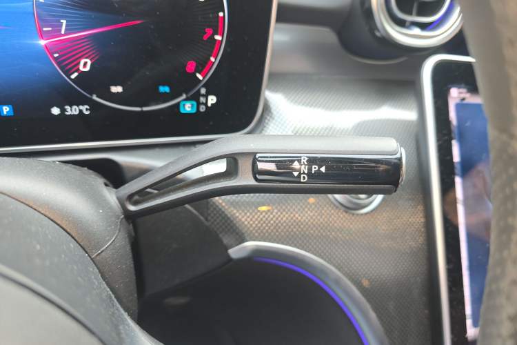 Used Mercedes-Benz C-Class 2023 Second Facelift C 260 L Sport Edition Gear Lever