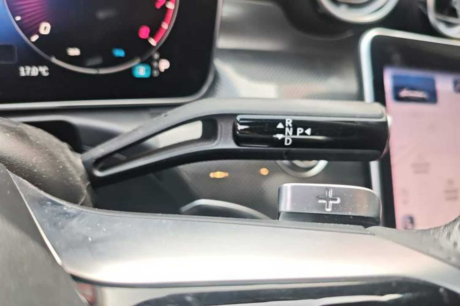 Used Mercedes-Benz C-Class 2023 Second Facelift C 260 L Sport Edition Gear Lever