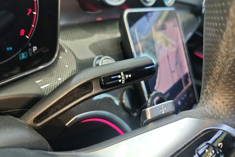Used Mercedes-Benz C-Class 2023 Second Facelift C 260 L Sport Edition Gear Lever