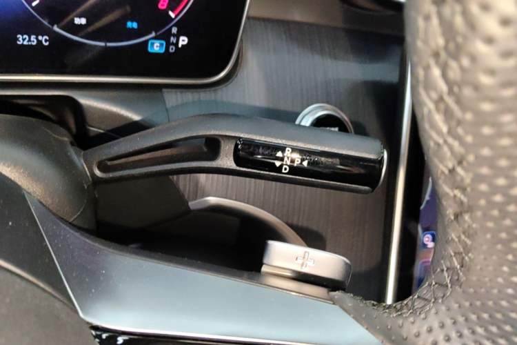 Used Mercedes-Benz C-Class 2023 Revised C 200 L Sport Edition Gear Lever