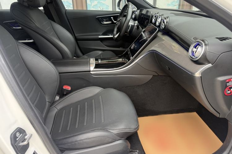 Used Mercedes-Benz C-Class 2023 Second Facelift C 260 L Sport Edition Gear Lever