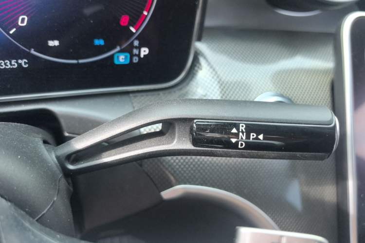 Used Mercedes-Benz C-Class 2023 Second Facelift C 260 L Sport Edition Gear Lever
