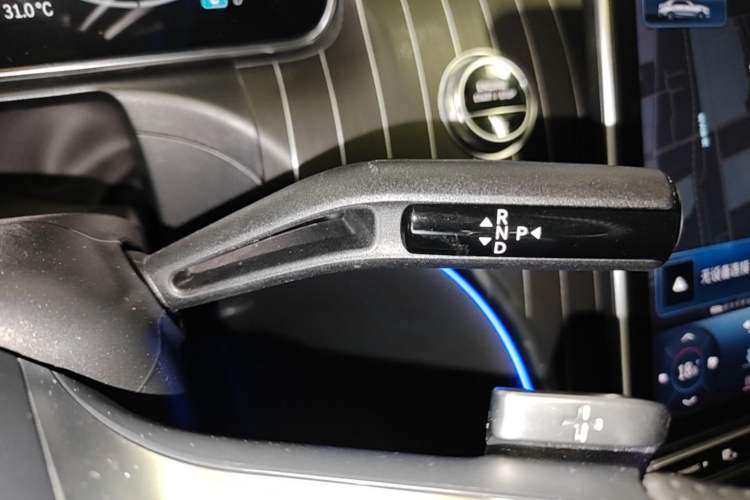 Used Mercedes-Benz C-Class 2023 Second Facelift C 260 L Sport Edition Gear Lever