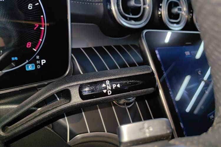 Used Mercedes-Benz C-Class 2023 Second Facelift C 260 L Sport Edition Gear Lever