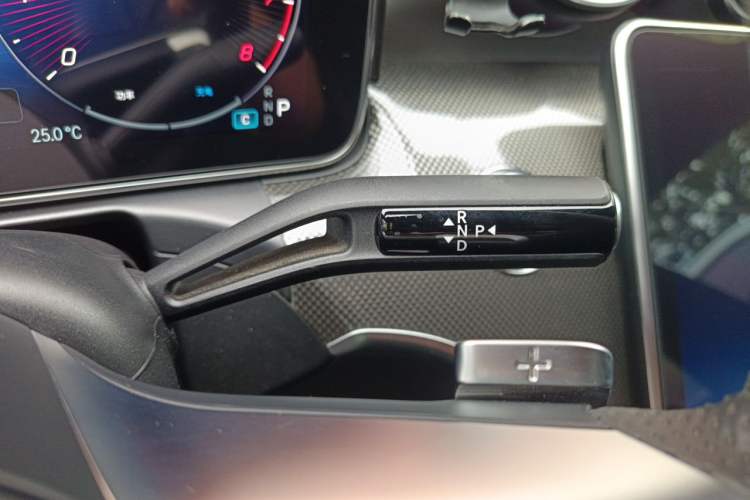 Used Mercedes-Benz C-Class 2023 Revised C 200 L Sport Edition Gear Lever