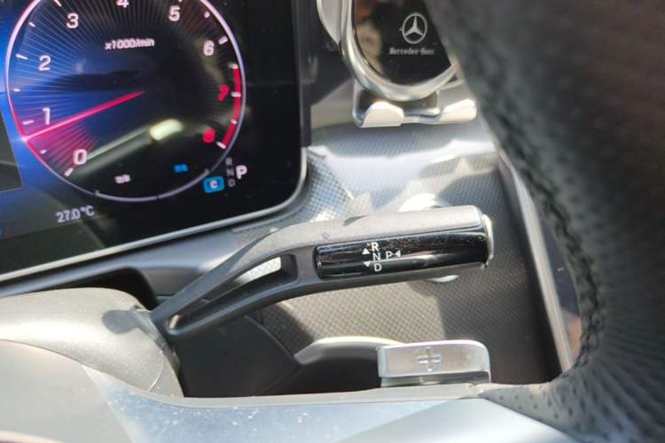 Used Mercedes-Benz C-Class 2023 Second Facelift C 260 L Sport Edition Gear Lever