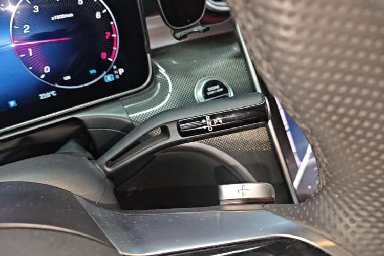 Used Mercedes-Benz C-Class 2023 Second Facelift C 260 L Starry Night Sports Edition Gear Lever