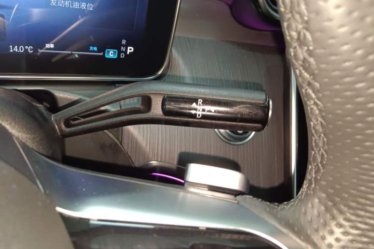 Used Mercedes-Benz C-Class 2023 Restyled C 260 L Night Edition Sports Version Gear Lever