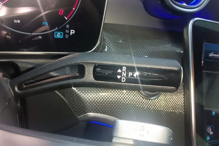 Used Mercedes-Benz C-Class 2023 Second Facelift C 260 L Sport Edition Gear Lever
