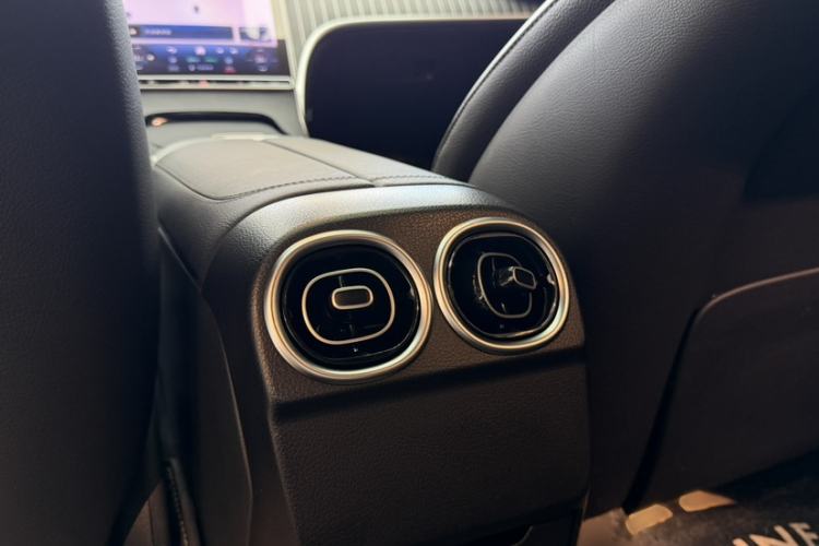 Used Mercedes-Benz C-Class 2023 C 200 L Sport Edition Interior 7