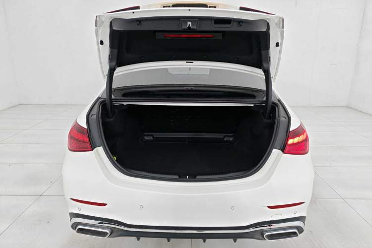 Used Mercedes-Benz C-Class 2023 Second Facelift C 260 L Sport Edition Interior 7
