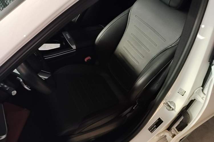 Used Mercedes-Benz C-Class 2023 Revised C 200 L Sport Edition Left Front Seat