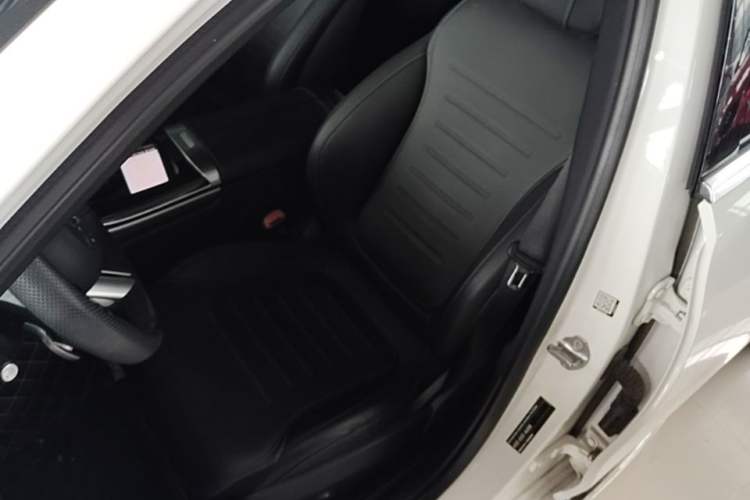 Used Mercedes-Benz C-Class 2023 Revised C 200 L Sport Edition Left Front Seat