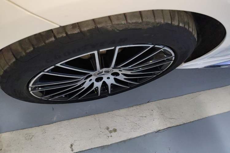Used Mercedes-Benz C-Class 2023 Restyled C 260 L Sport Edition Left Front Wheel Hub