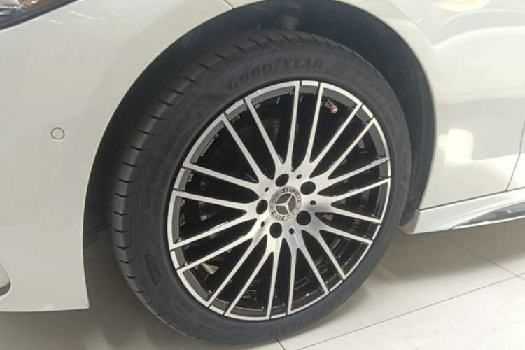Used Mercedes-Benz C-Class 2023 Revised C 200 L Sport Edition Left Front Wheel Hub