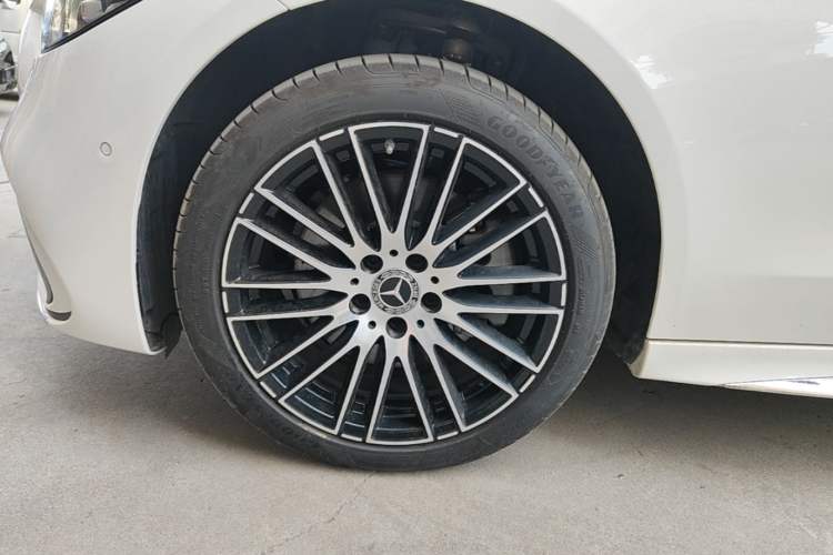 Used Mercedes-Benz C-Class 2023 Restyled C 260 L Sport Edition Left Front Wheel Hub