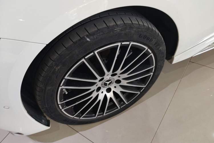 Used Mercedes-Benz C-Class 2023 Restyled C 260 L Sport Edition Left Front Wheel Hub