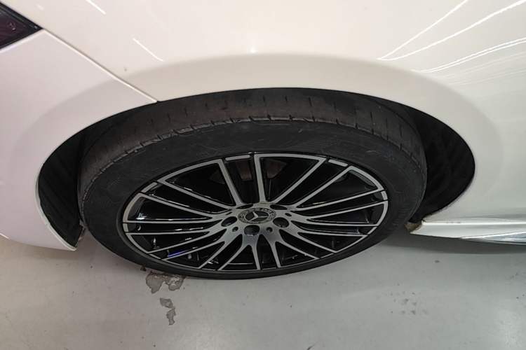 Used Mercedes-Benz C-Class 2023 Restyled C 260 L Sport Edition Left Front Wheel Hub