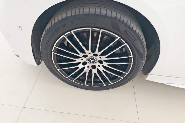 Used Mercedes-Benz C-Class 2023 Restyled C 260 L Sport Edition Left Front Wheel Hub