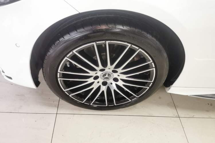 Used Mercedes-Benz C-Class 2023 Restyled C 260 L Sport Edition Left Front Wheel Hub