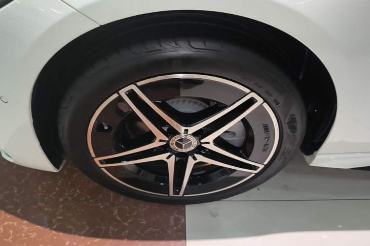 Used Mercedes-Benz C-Class 2023 C 260 L Bright Night Sports Edition Left Front Wheel Hub