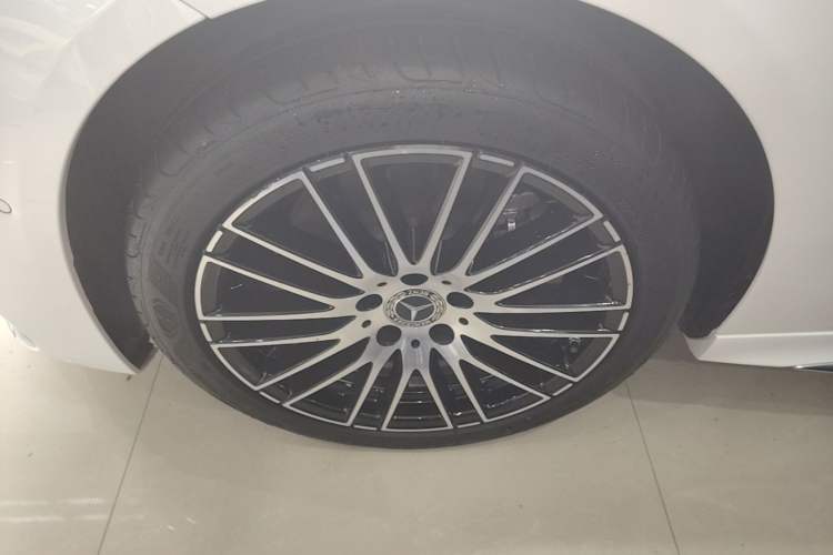Used Mercedes-Benz C-Class 2023 Restyled C 260 L Sport Edition Left Front Wheel Hub