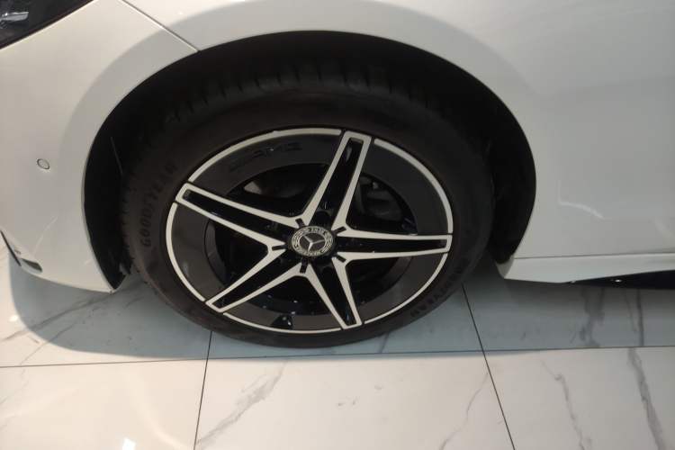 Used Mercedes-Benz C-Class 2023 C 260 L Bright Night Sports Edition Left Front Wheel Hub