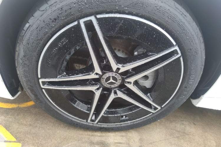 Used Mercedes-Benz C-Class 2023 C 260 L Bright Night Sports Edition Left Front Wheel Hub