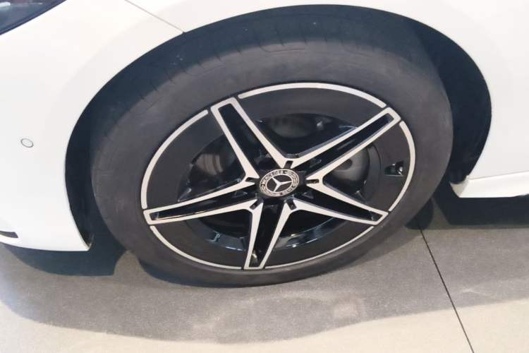 Used Mercedes-Benz C-Class 2023 Second Facelift C 260 L Starry Night Sports Edition Left Front Wheel Hub