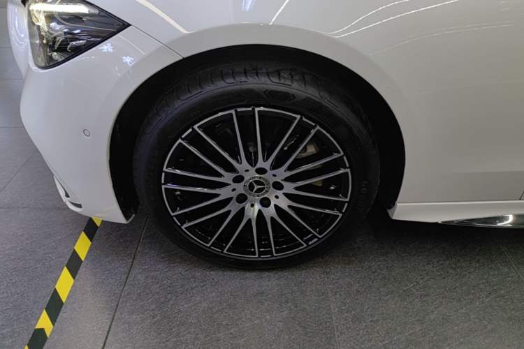 Used Mercedes-Benz C-Class 2023 C 260 L Sport Edition Left Front Wheel Hub