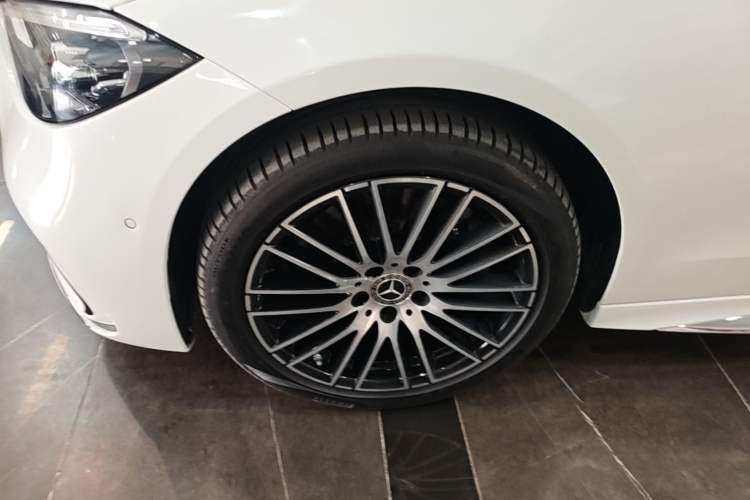 Used Mercedes-Benz C-Class 2023 Restyled C 260 L Sport Edition Left Front Wheel Hub