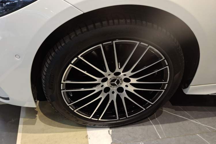 Used Mercedes-Benz C-Class 2023 Restyled C 260 L Sport Edition Left Front Wheel Hub