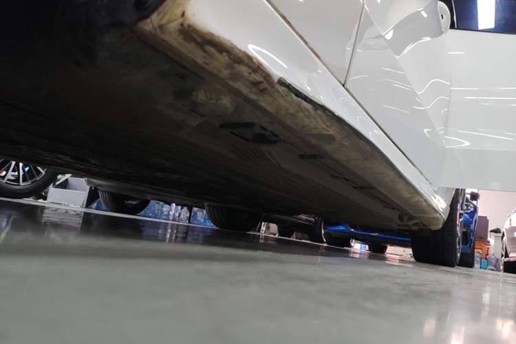 Used Mercedes-Benz C-Class 2023 Restyled C 260 L Night Edition Sports Version Left Side Sill