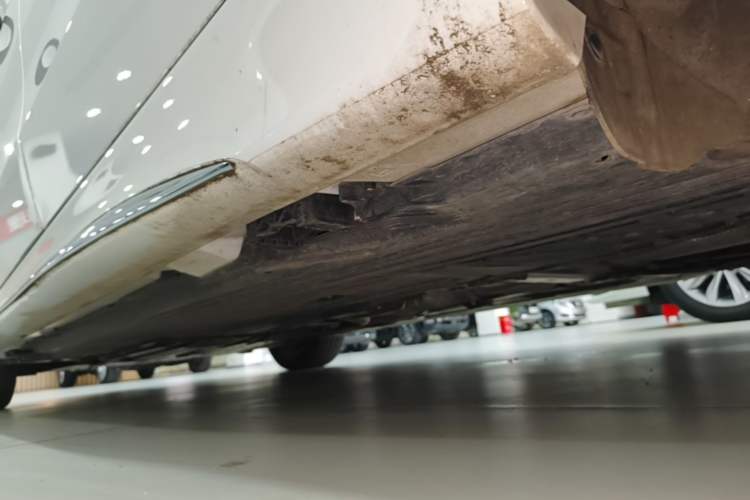 Used Mercedes-Benz C-Class 2023 Revised C 200 L Sport Edition Left Side Sill
