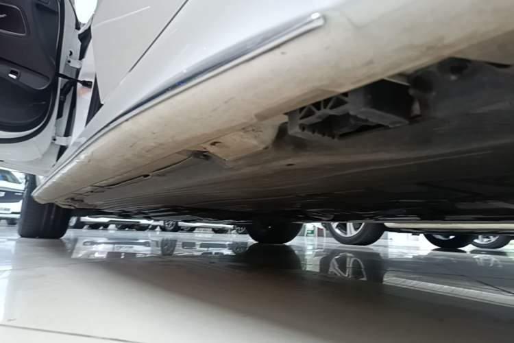 Used Mercedes-Benz C-Class 2023 Restyled C 260 L Sport Edition Left Side Sill