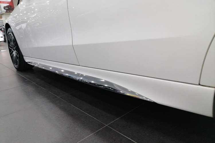 Used Mercedes-Benz C-Class 2023 C 200 L Sport Edition Left Side Sill