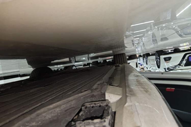 Used Mercedes-Benz C-Class 2023 Revised C 200 L Sport Edition Left Side Sill