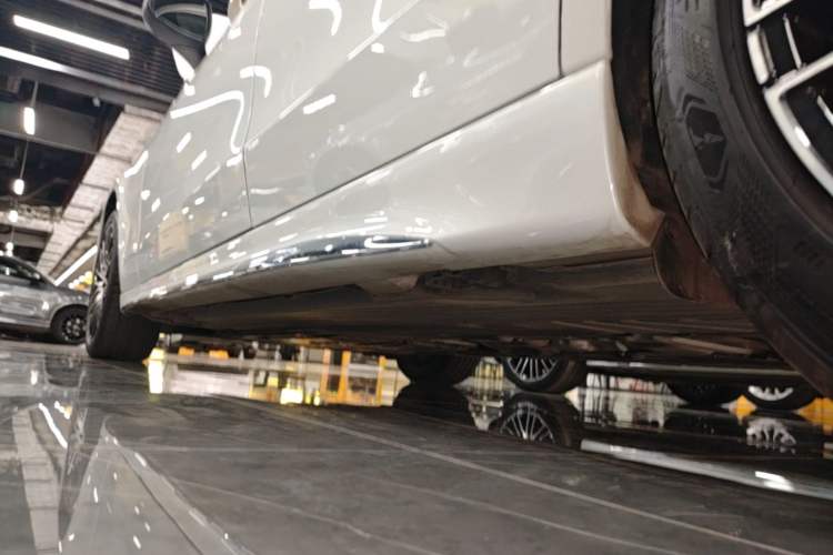 Used Mercedes-Benz C-Class 2023 Revised C 200 L Sport Edition Left Side Sill