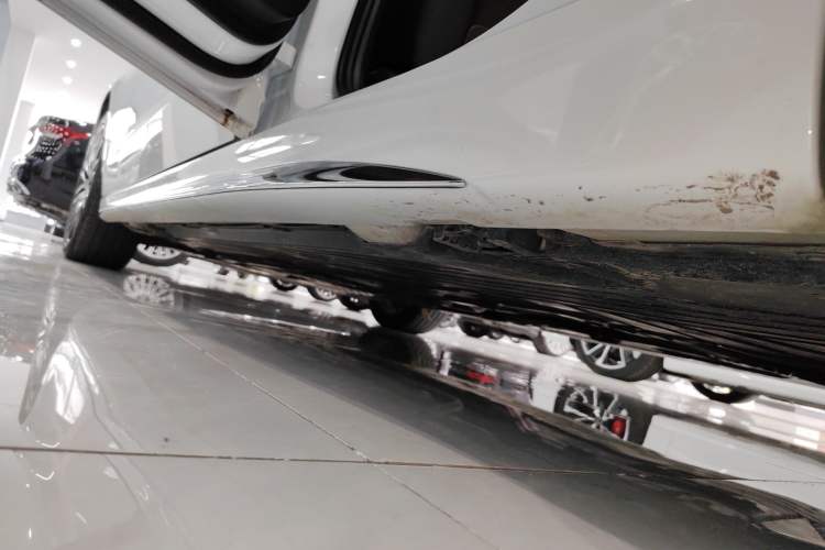 Used Mercedes-Benz C-Class 2023 C 200 L Sport Edition Left Side Sill