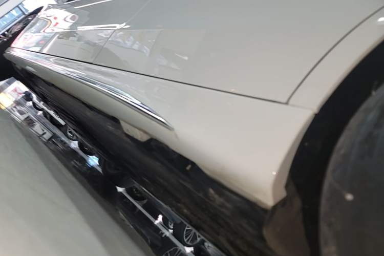 Used Mercedes-Benz C-Class 2023 Revised C 200 L Sport Edition Left Side Sill