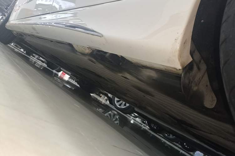 Used Mercedes-Benz C-Class 2023 C 260 L Sport Edition Left Side Sill
