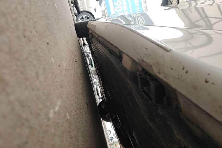 Used Mercedes-Benz C-Class 2023 C 200 L Sport Edition Left Side Sill