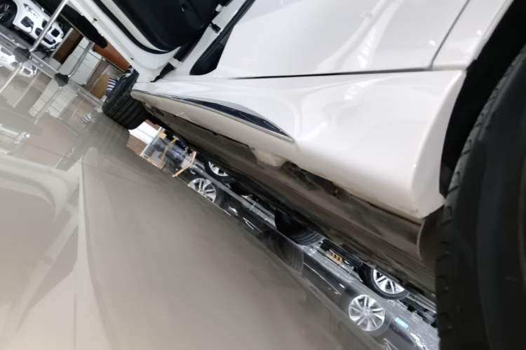Used Mercedes-Benz C-Class 2023 Restyled C 260 L Sport Edition Left Side Sill