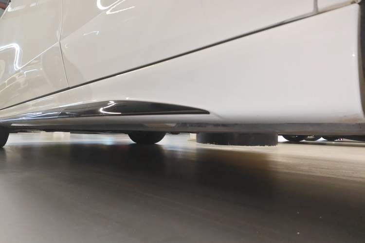 Used Mercedes-Benz C-Class 2023 C 260 L Bright Night Sports Edition Left Side Sill