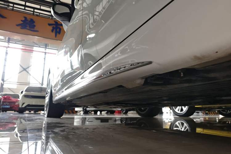 Used Mercedes-Benz C-Class 2023 Restyled C 260 L Sport Edition Left Side Sill