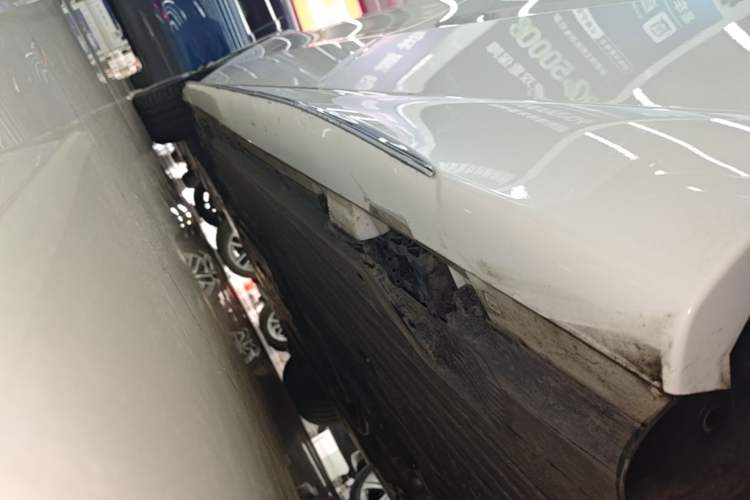 Used Mercedes-Benz C-Class 2023 Revised C 200 L Sport Edition Left Side Sill